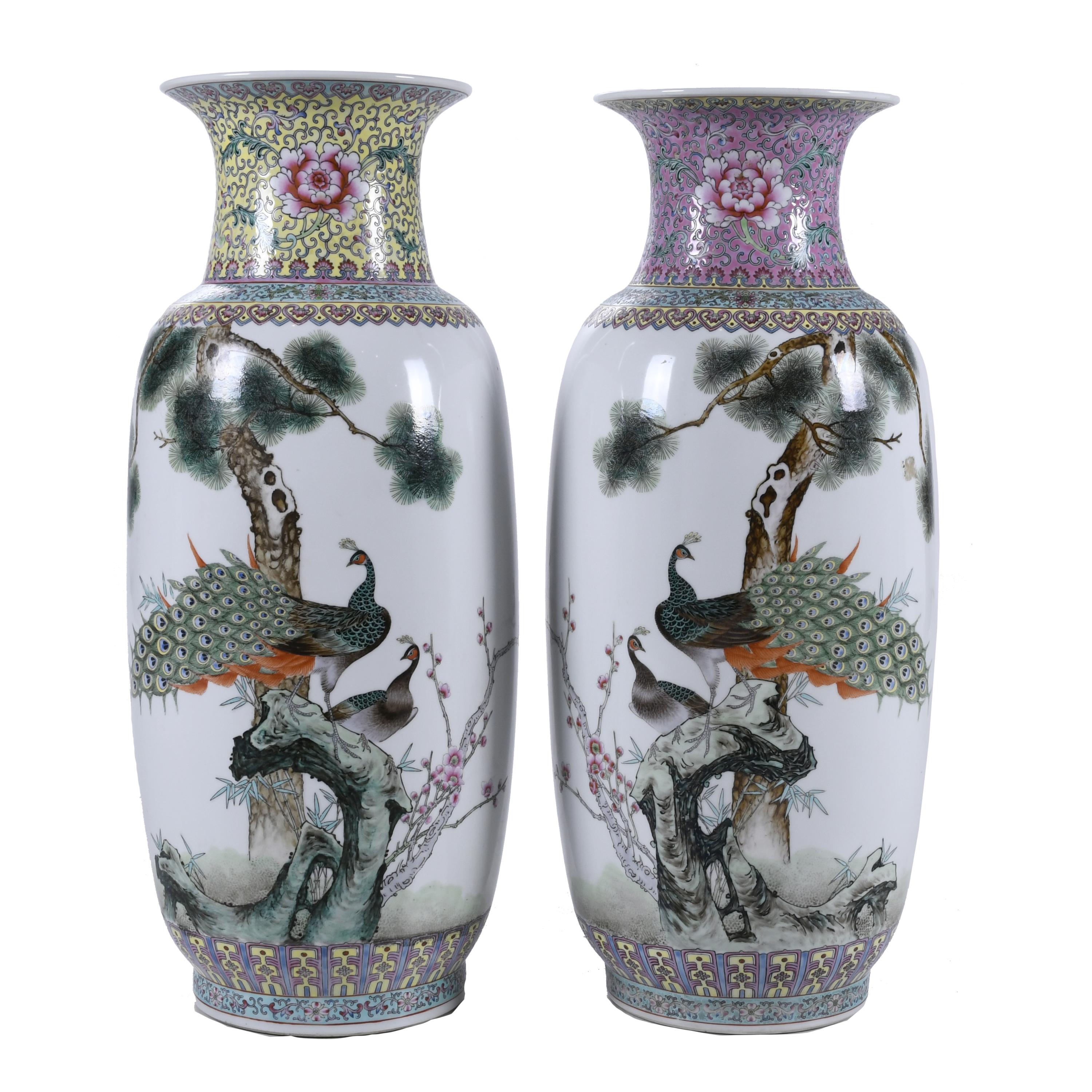 TWO CHINESE VASES, MID 20TH CENTURY.