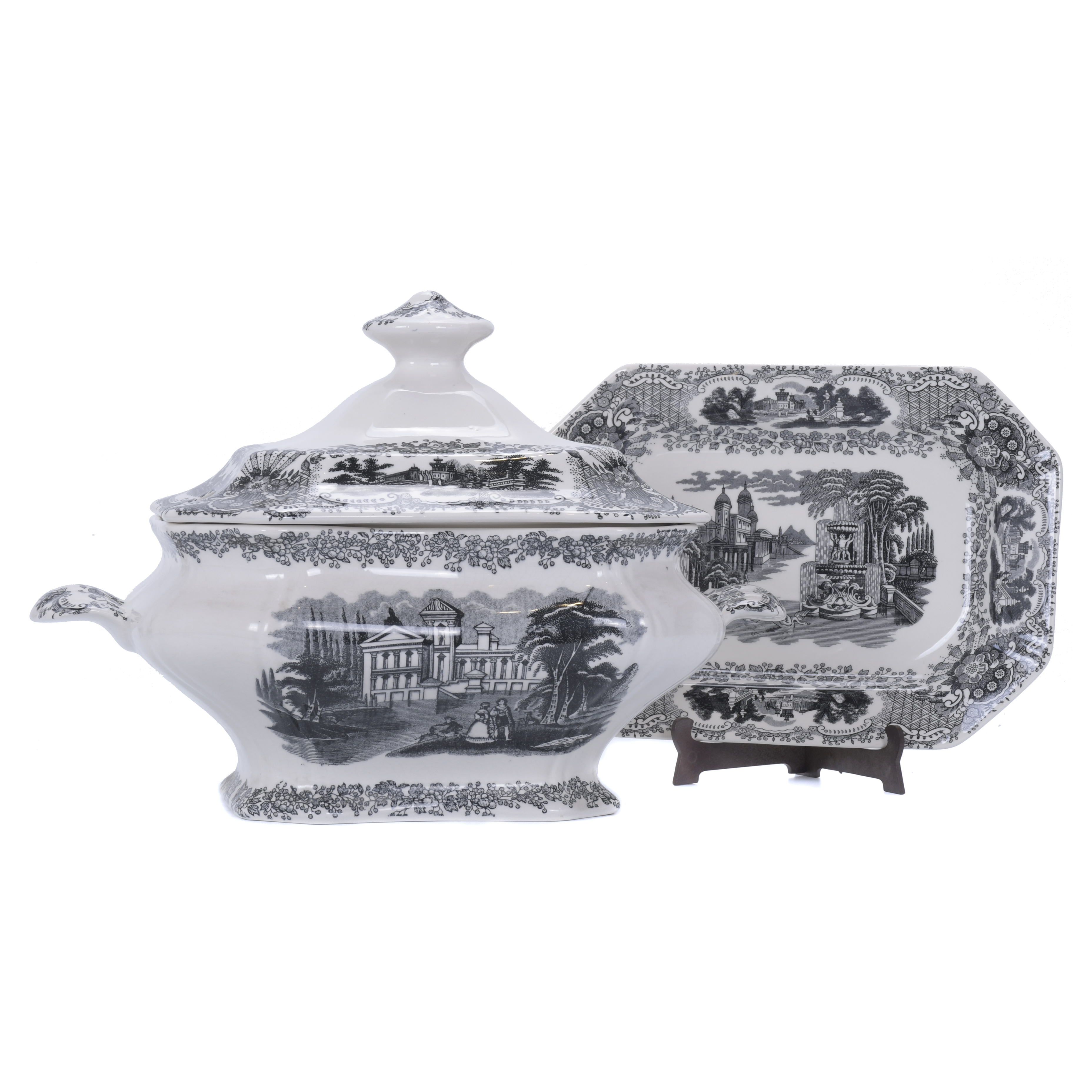 LA CARTUJA DE SEVILLA. TUREEN AND PLATTER, 20TH CENTURY.