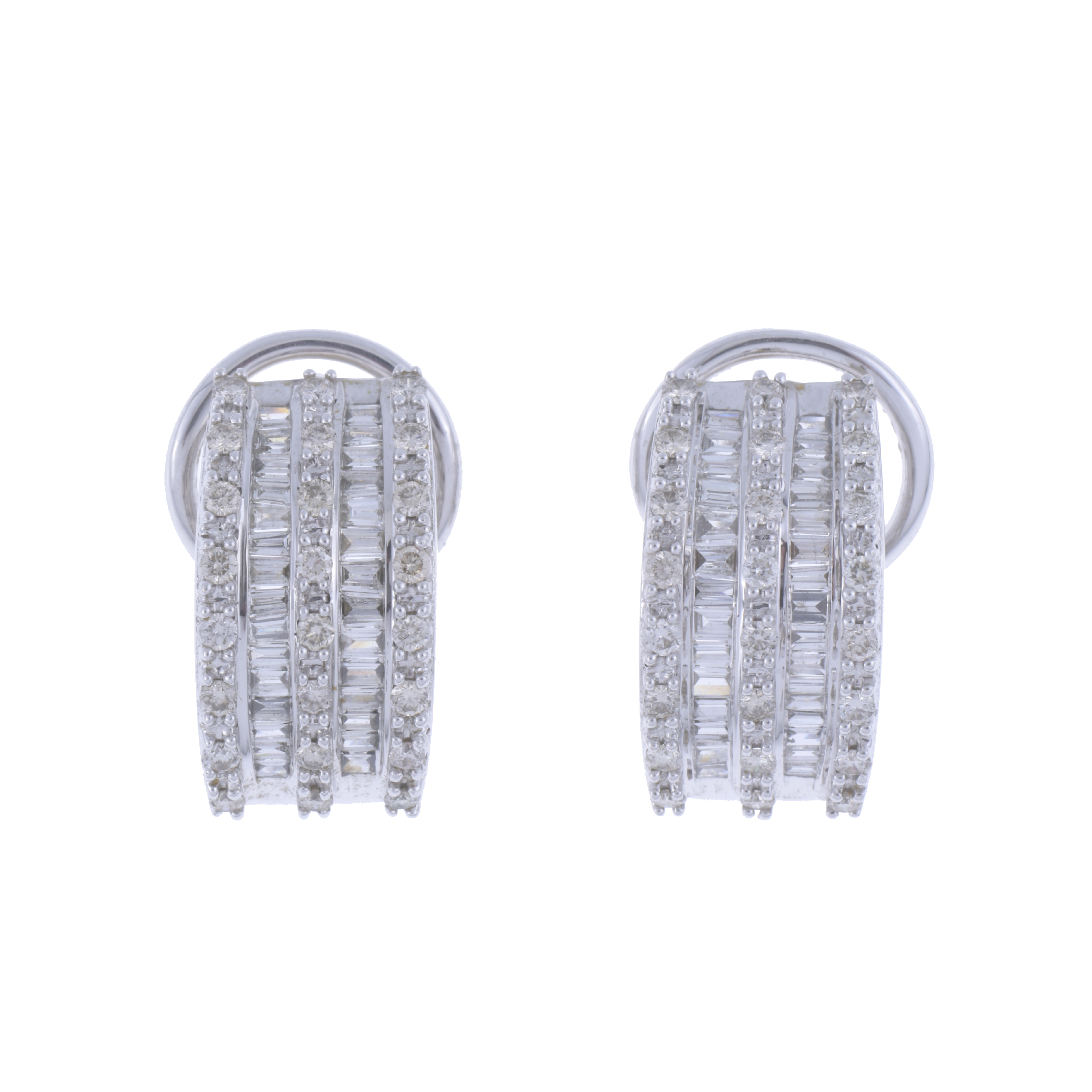 PENDIENTES MEDIAS CRIOLLAS CON DIAMANTES.