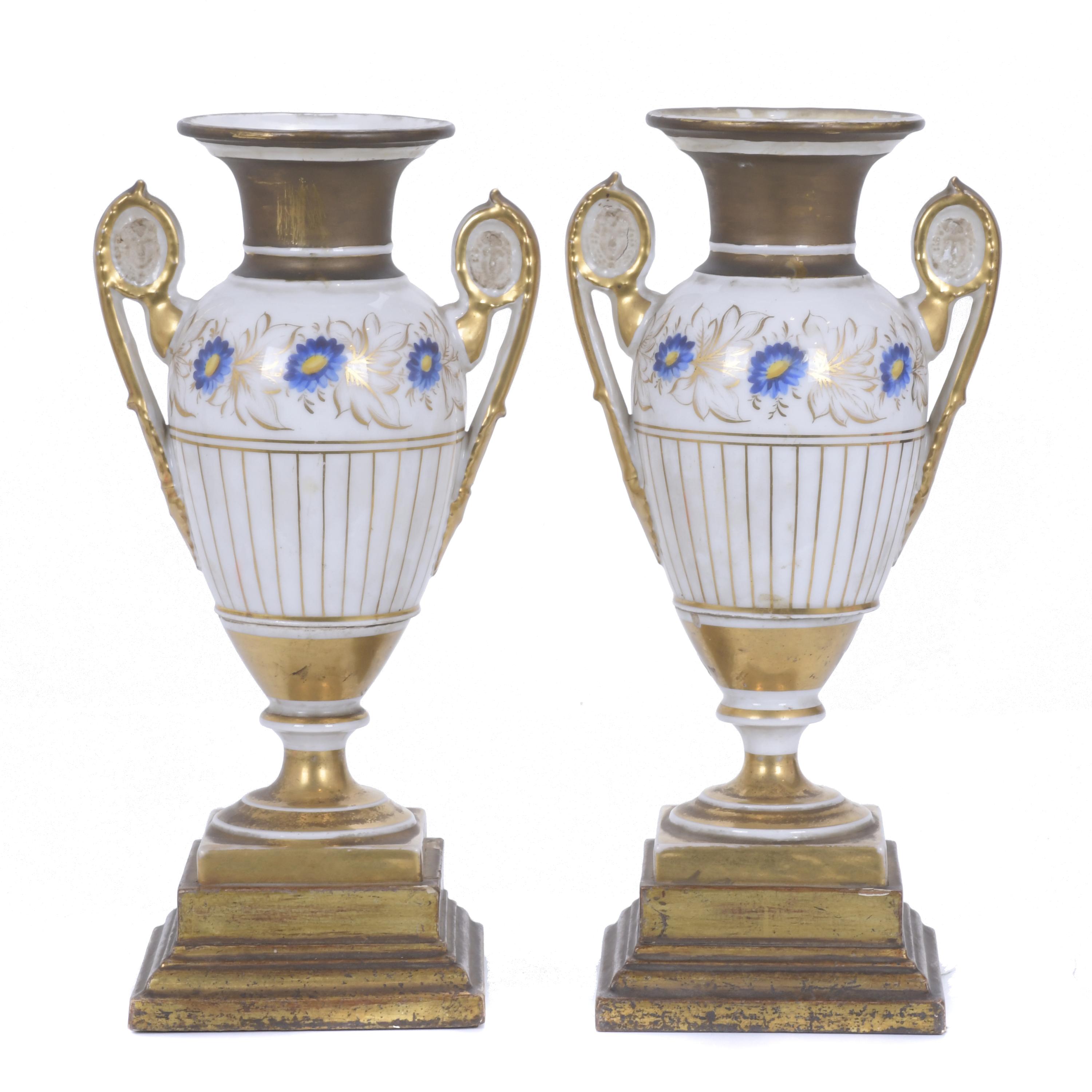 PAIR OF FRENCH OLD PARIS PORCELAIN GOBLETS, 19TH CENTURY.