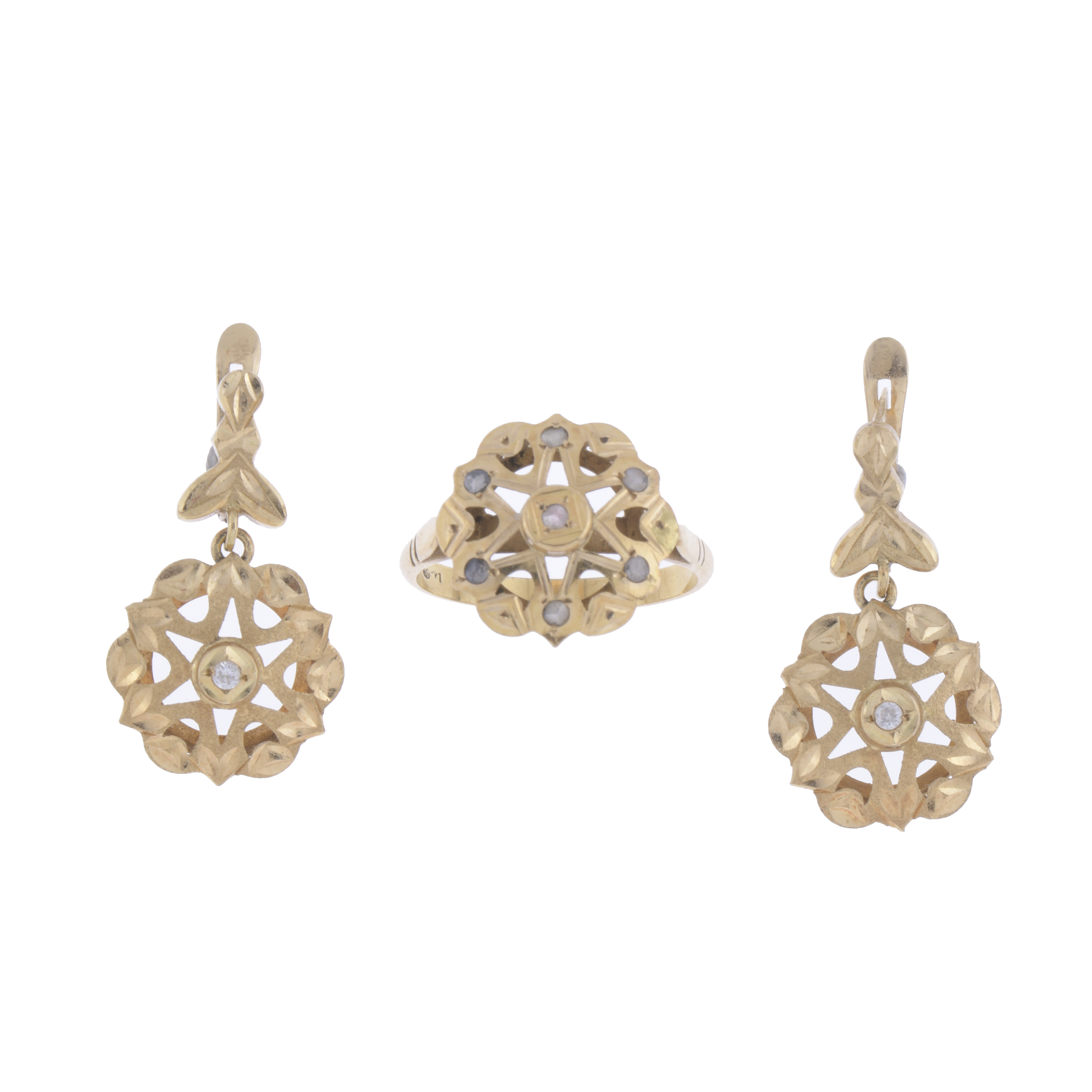 ELIZABETHAN EARRINGS AND RING SET.