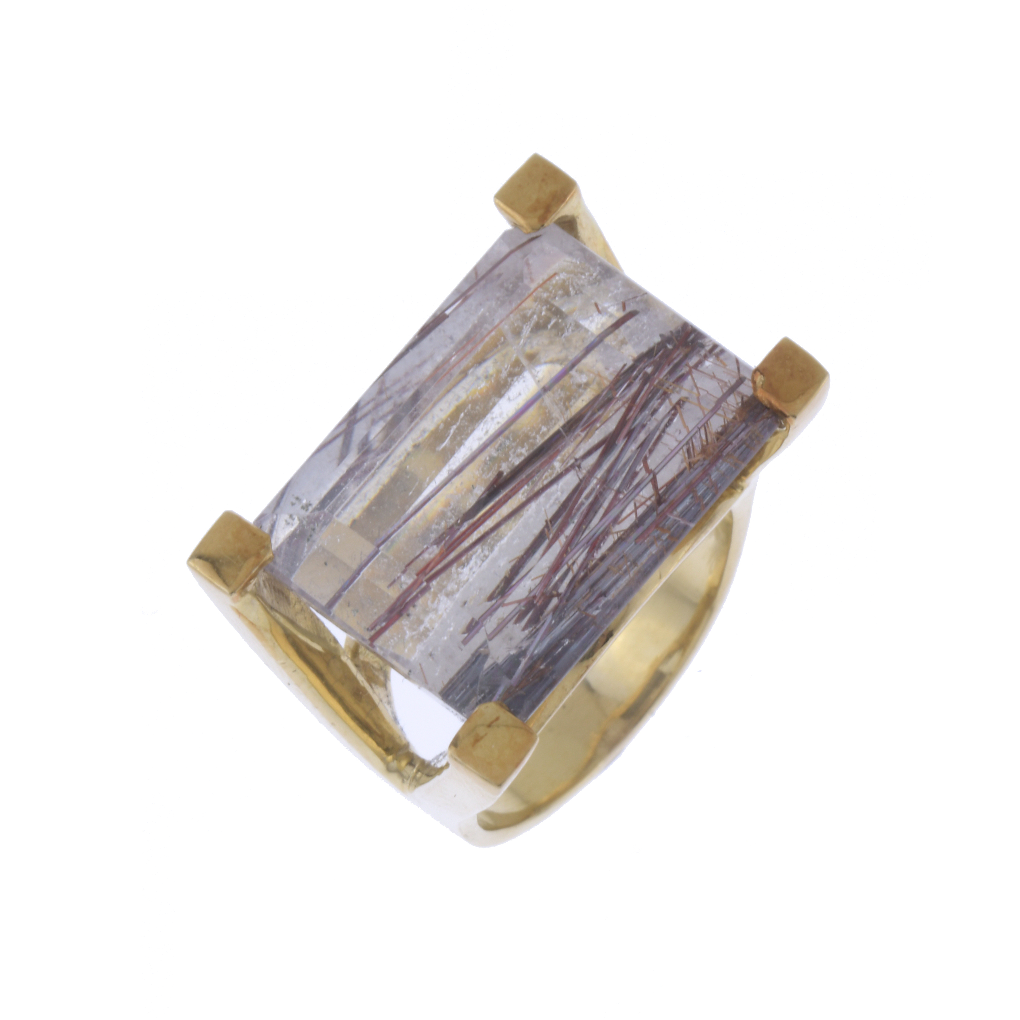 LARGE RING WITH RUTILATED QUARTZ.