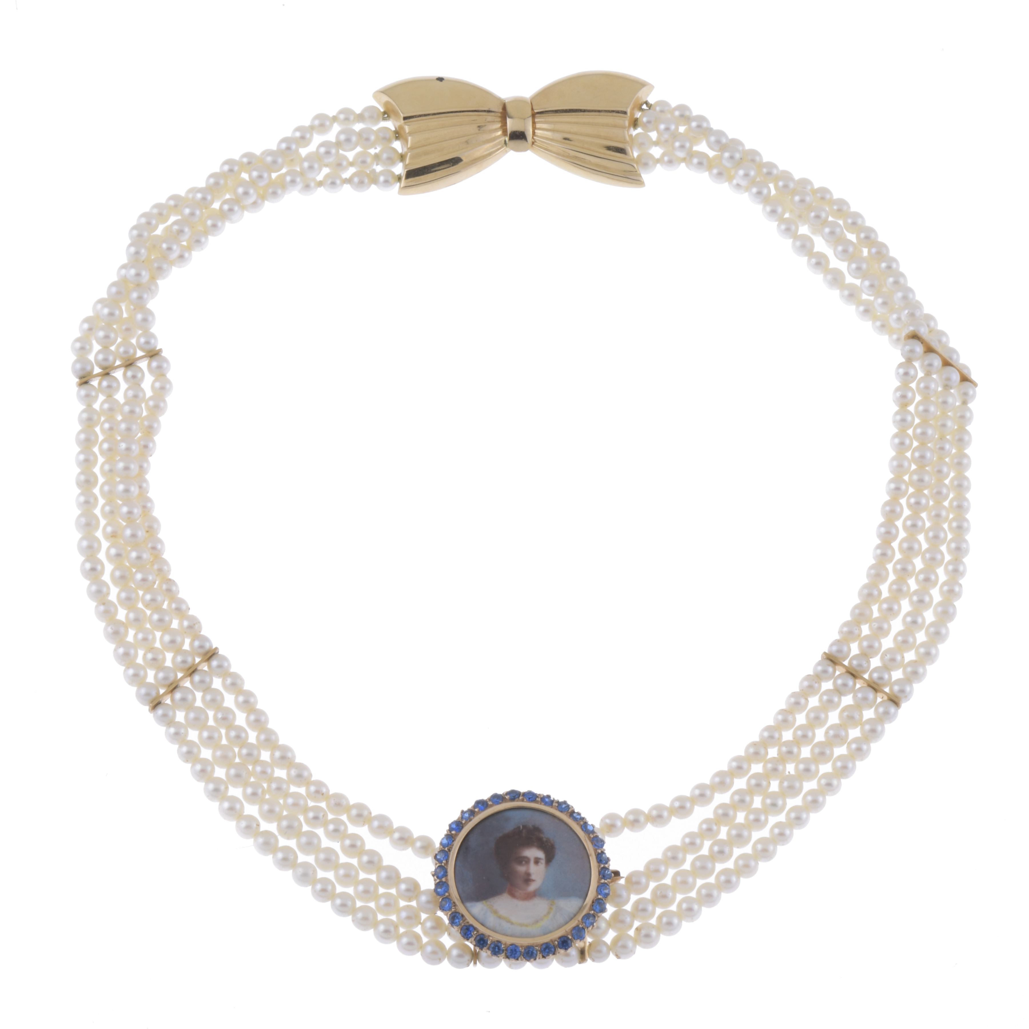 PEARLS NECKLACE WITH CENTRAL MEDALLION