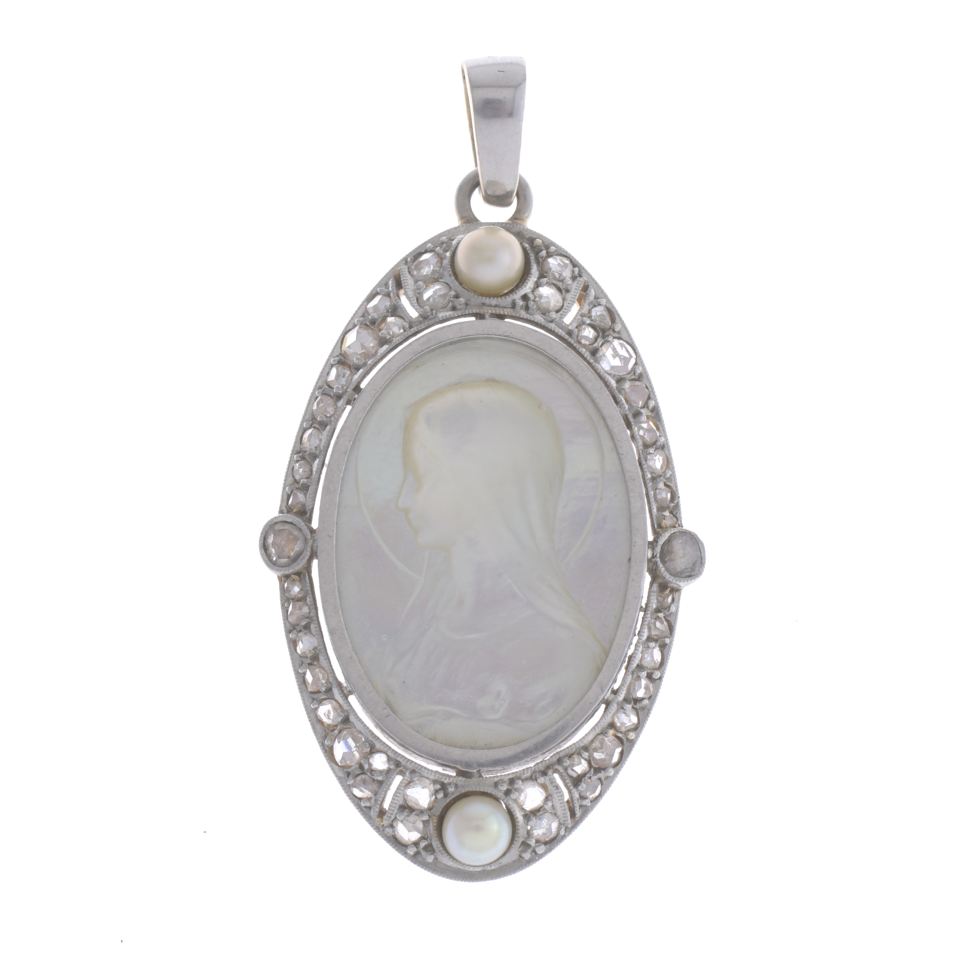 NOUCENTISTA PENDANT WITH THE IMAGE OF MADONNA, CIRCA 1920.