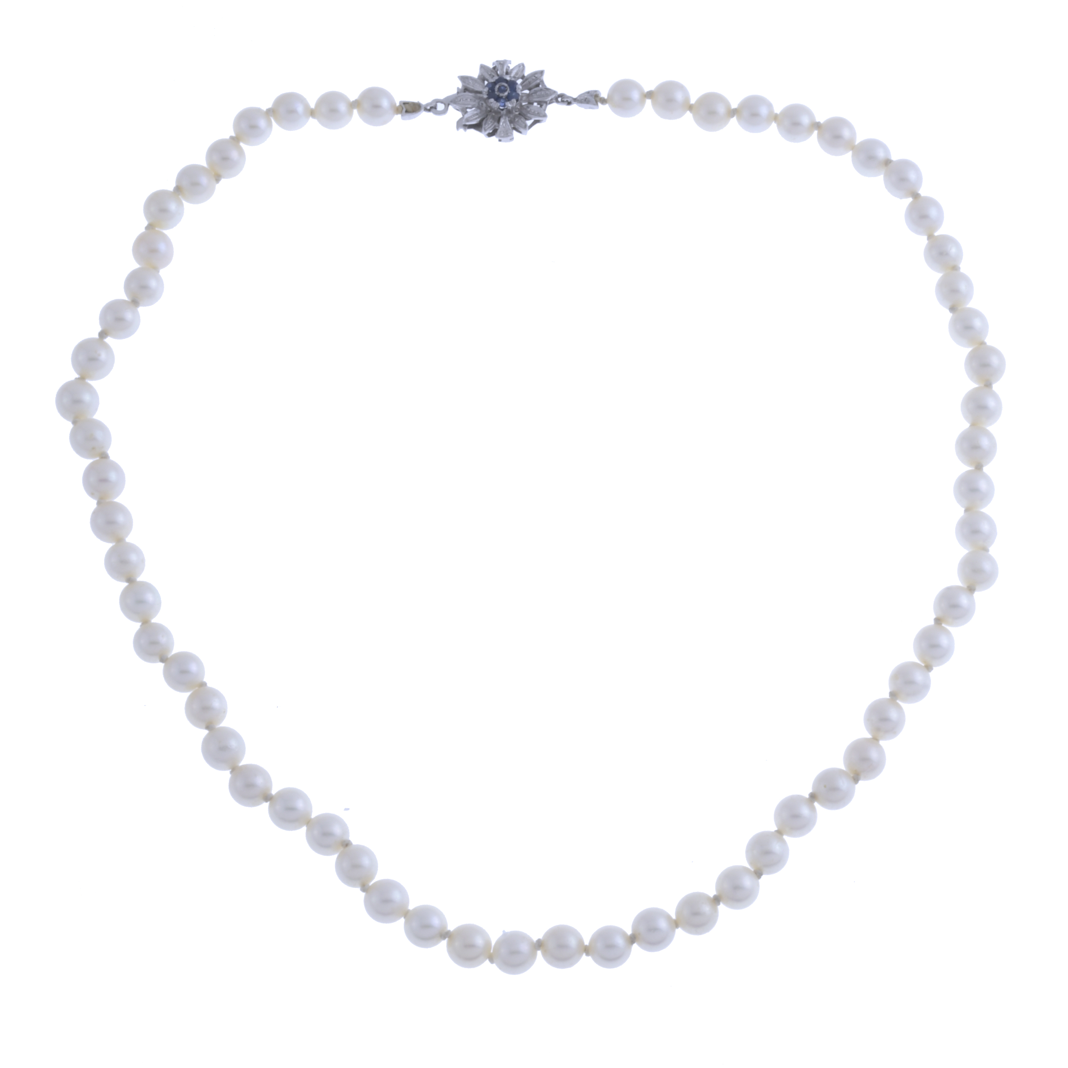 SINGLE-STRAND PEARLS NECKLACE.