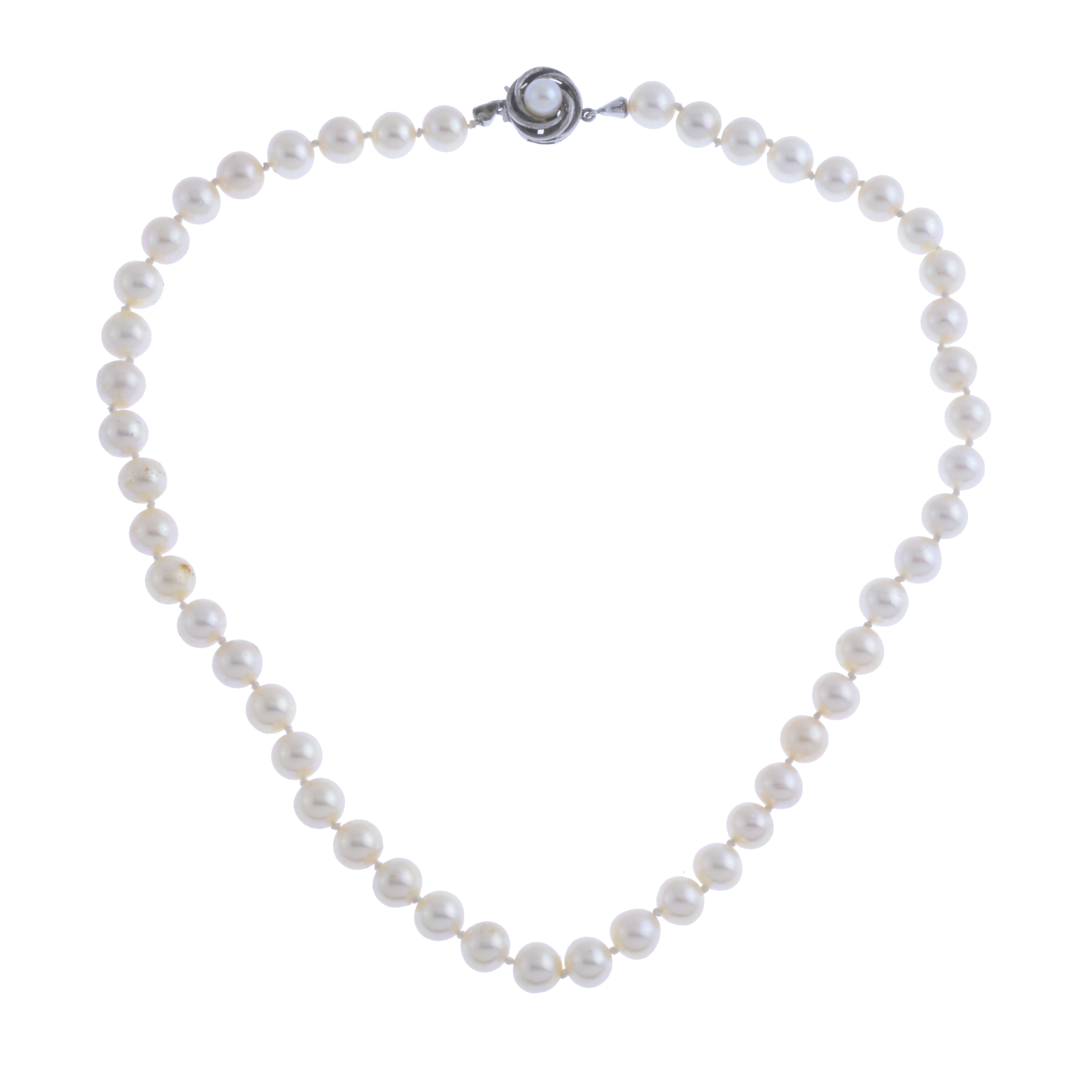 SINGLE-STRAND PEARLS NECKLACE