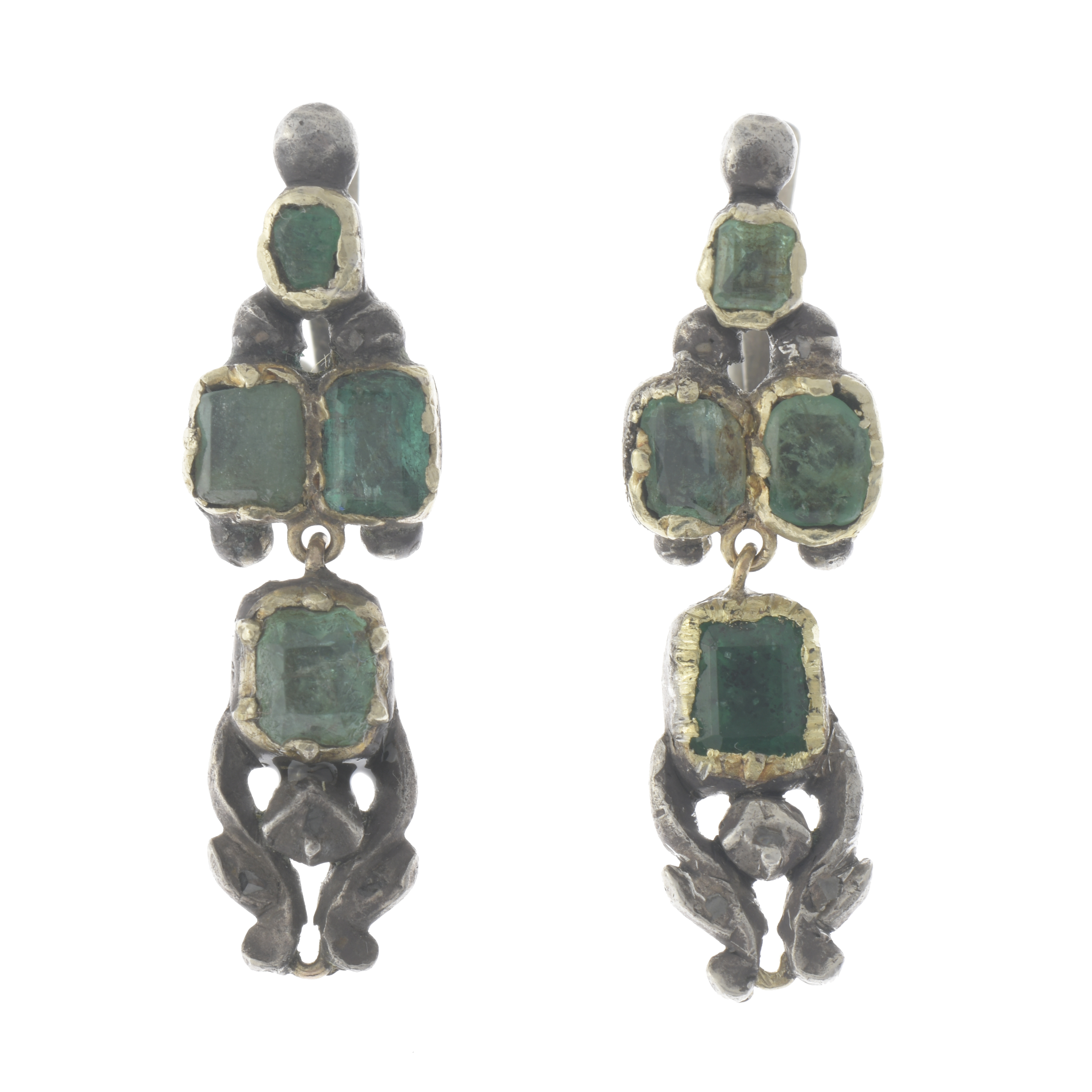 SILVER, GOLD AND EMERALD EARRINGS, EARLY 20TH CENTURY