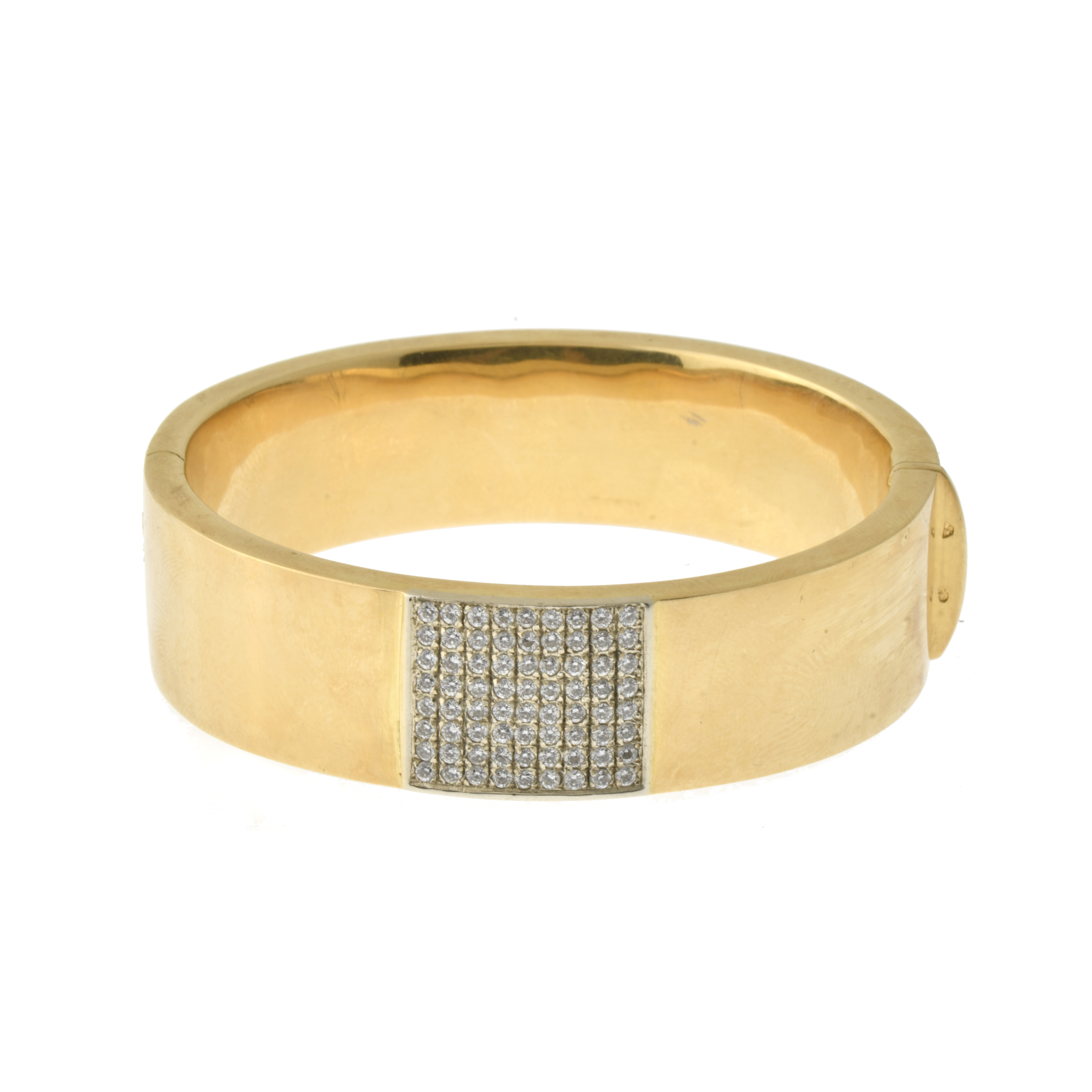 Brazalete en oro con diamantes.