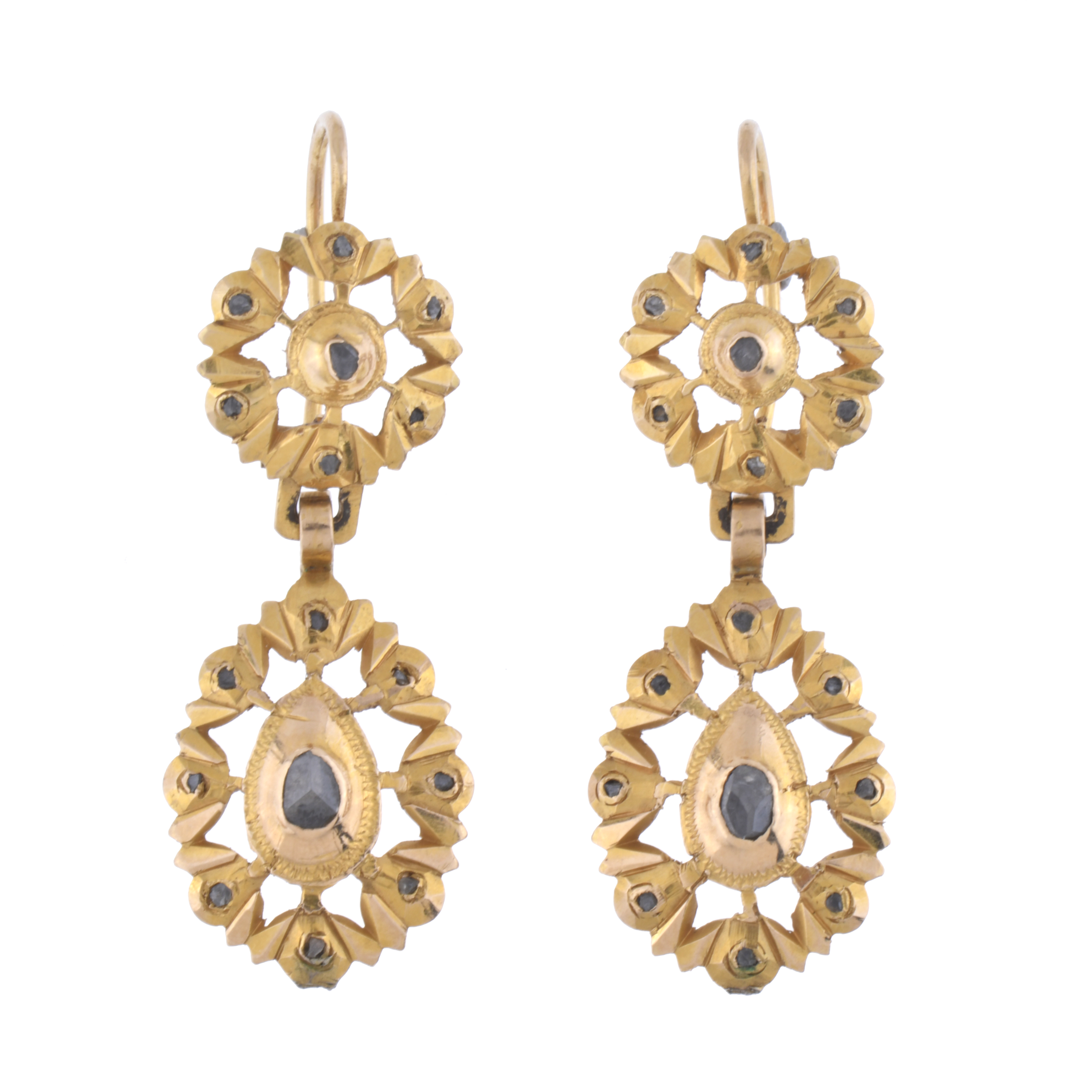 Pendientes isabelinos con diamantes.