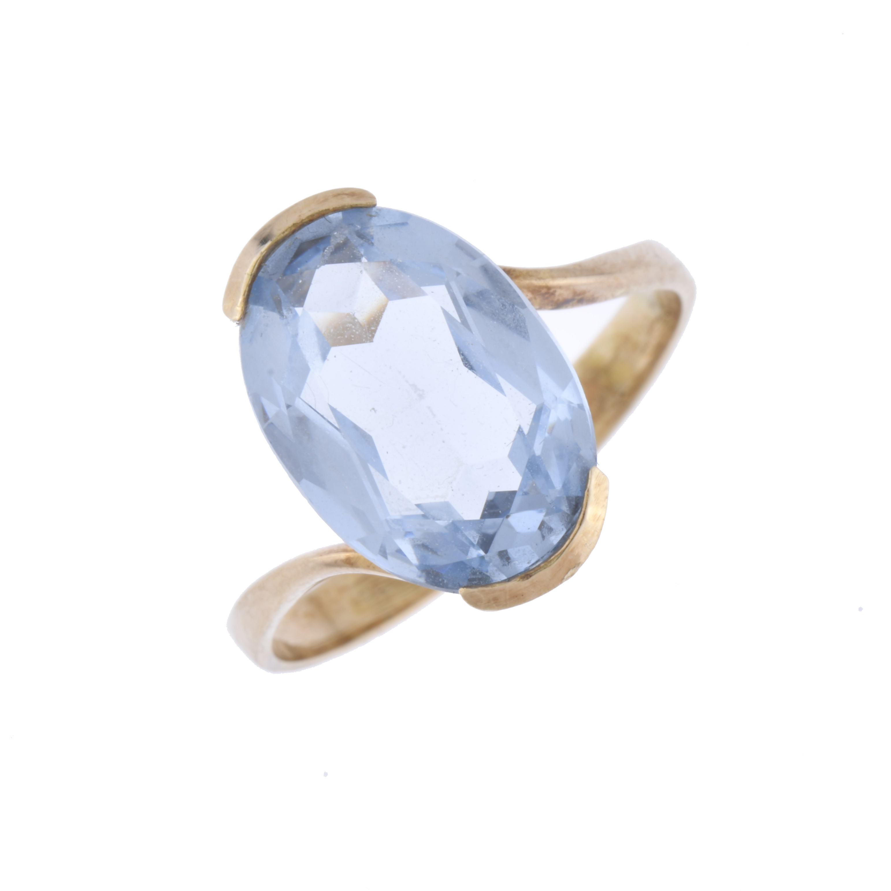 Ring with blue topaz.