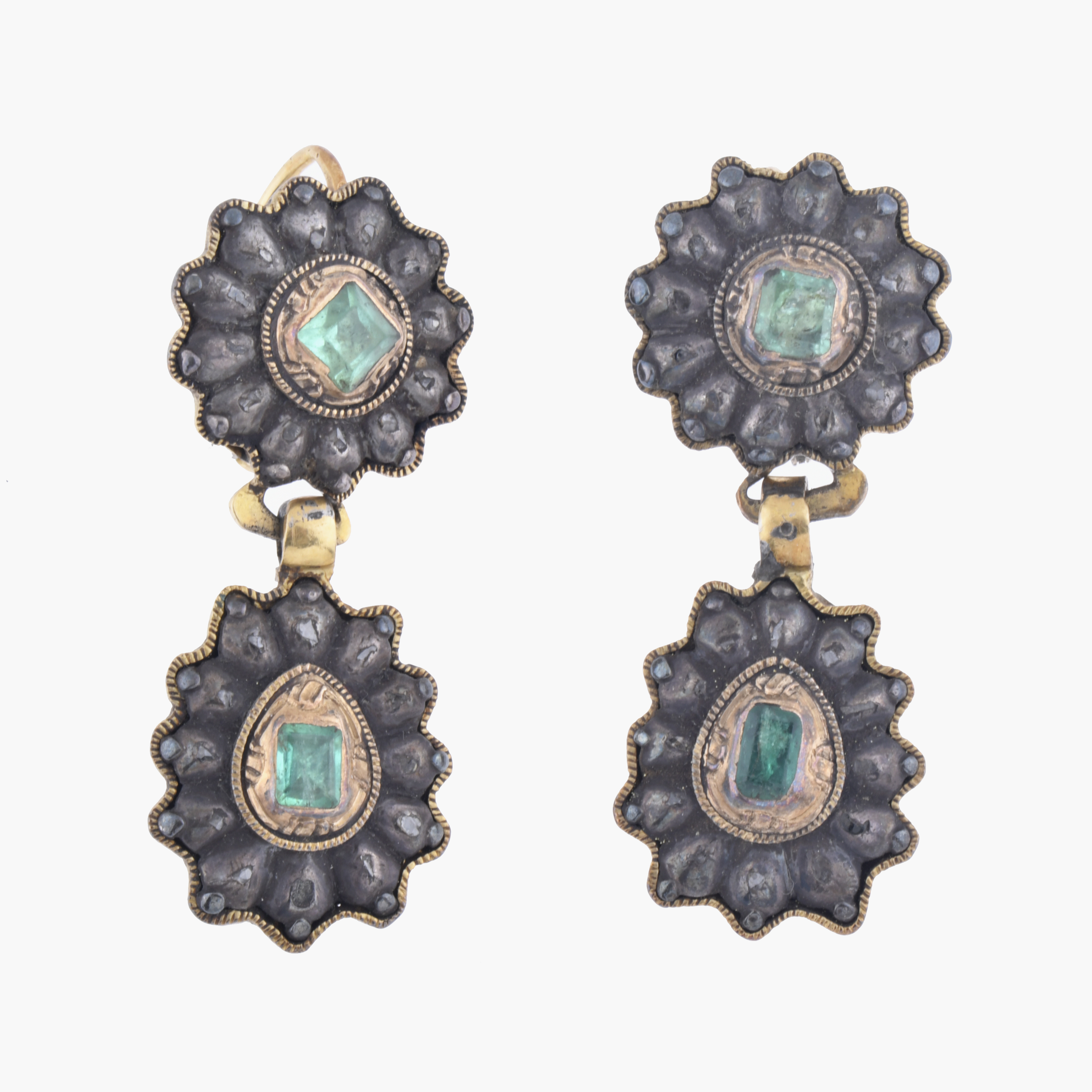 Catalan long rosette earrings with emeralds, probably 18th 