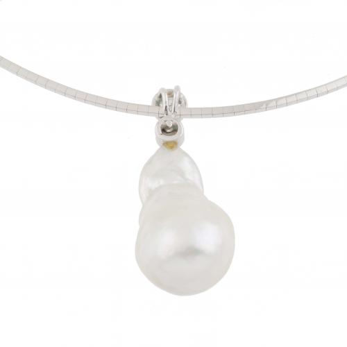 NECKLACE WITH AUSTRALIAN BAROQUE PEARL AND DIAMONDS