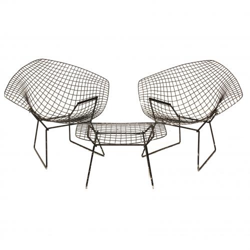 Welded steel.Designed by Harry Bertoia, 1952.68,5 cm. high & 37,5 x 59 x 42 cm (ottoman).