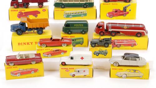 LOTE DE ONCE DINKY TOYS FRANCESES E INGLESES, AÑOS 50, 60 Y