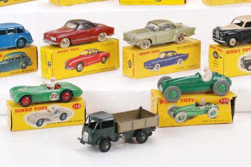 LOTE DE ONCE DINKY TOYS FRANCESES E INGLESES, AÑOS 50,60 Y