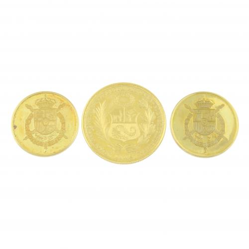 TRES MONEDAS EN ORO.