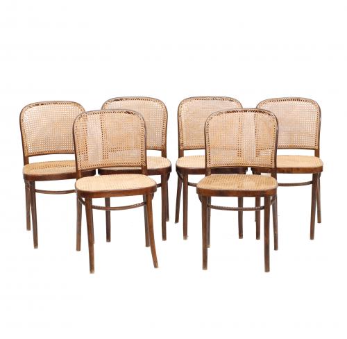 En madera de haya y respaldo y asiento en ratán.Diseño de Josef Hoffmann para Thonet.Con diferentes sellos.Desperfectos.81 cms alt.