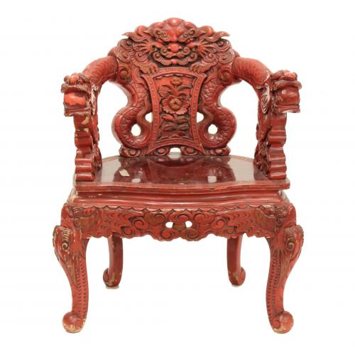 In carved wood and red lacquer with Chinese motifs.89x67x50 cm.