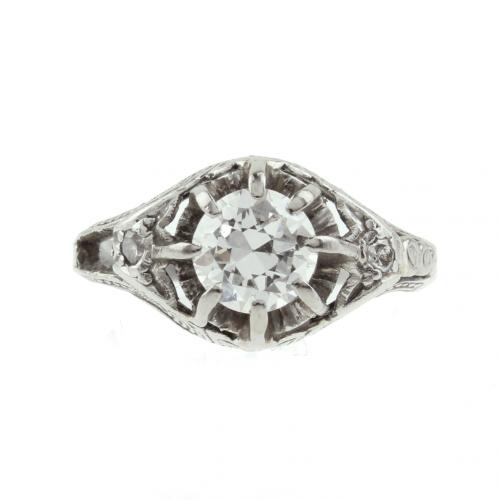 White gold with brilliant-cut central diamond of approx. 0,80 ct.Crack on the ring. Rings size 16,5 mm.4,4 gr. 