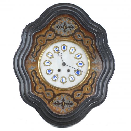 Polilobed box in ebonized wood, mother-of-pearl inlay and alabaster face. Paris Clockwork. In working order. With key. Losses, restored face. 62 x 50 x 14 cms. 