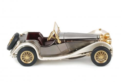 MINIATURA DE JAGUAR SS 100 A ESCALA, MONTADO EN PLATA.