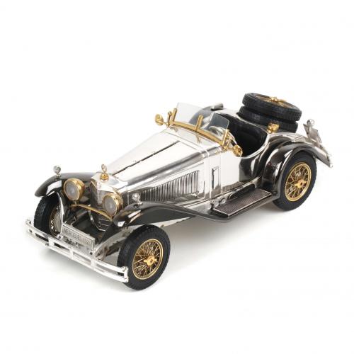 MINIATURA DE MERCEDES 1928 A ESCALA, MONTADO EN PLATA.