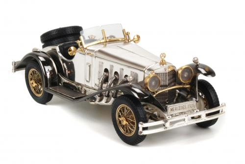 MINIATURA DE MERCEDES 1928 A ESCALA, MONTADO EN PLATA.