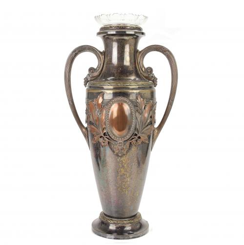 MODERNISTA VASE, EARLY C20th. 