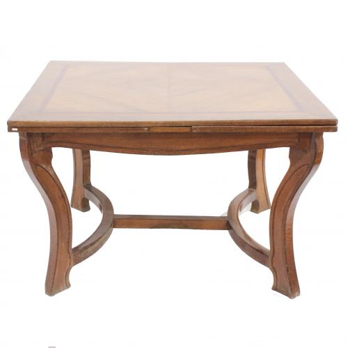 MODERNISTA EXTENDING DINING TABLE, EARLY C20th.