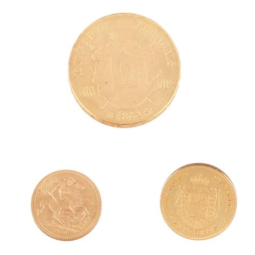 TRES MONEDAS EN ORO.