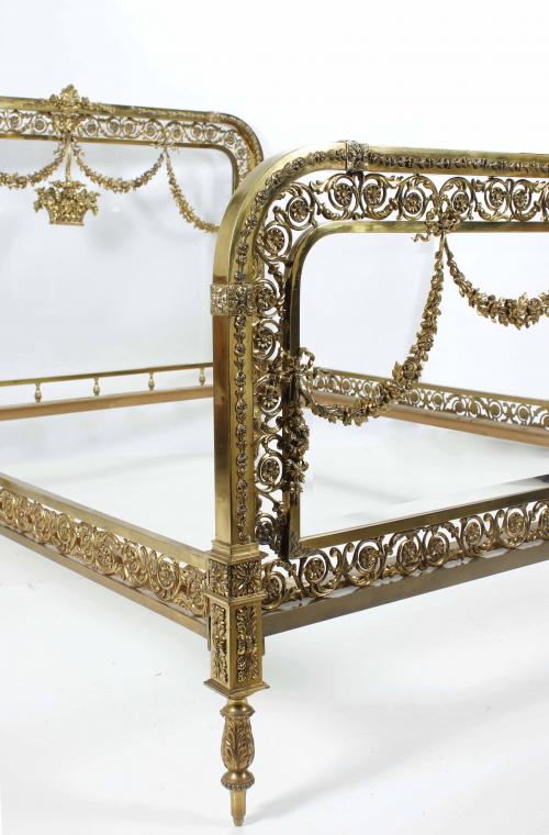 LOUIS XVI STYLE BED AND BEDSIDE TABLE SET, CIRCA 1930.