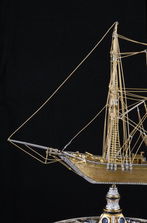 MAQUETA EN ORO, DIAMANTES Y ZAFIROS DE LA NAVE FRANCESA "LE