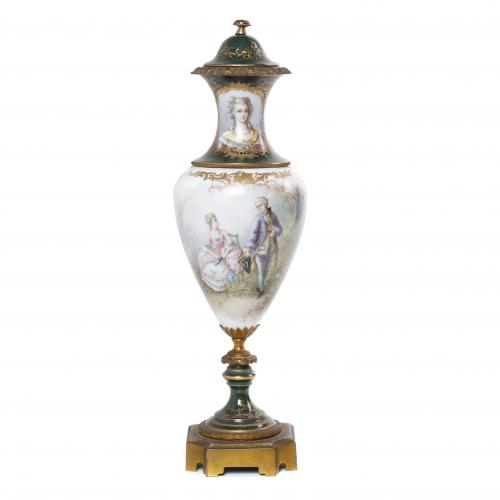 FRENCH SÈVRES-LIKE LIDDED VASE, 20TH CENTURY.