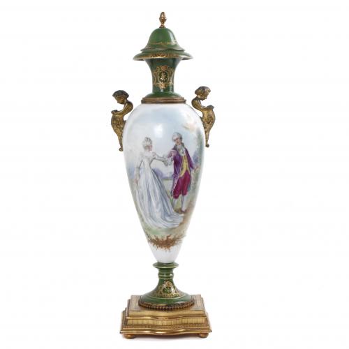 FRENCH SÈVRES-LIKE LIDDED VASE, 20TH CENTURY.