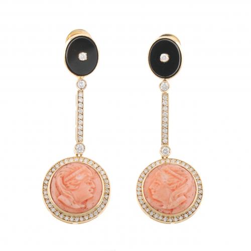 PENDIENTES LARGOS CON DIAMANTES Y CORAL.