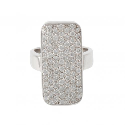 SORTIJA RECTANGULAR CON PAVÉ DE DIAMANTES.