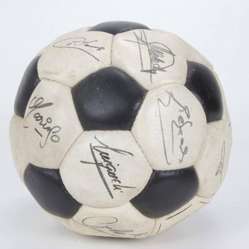 PELOTA FIRMADA POR LOS JUGADORES DEL F.C. BARCELONA, TEMPOR