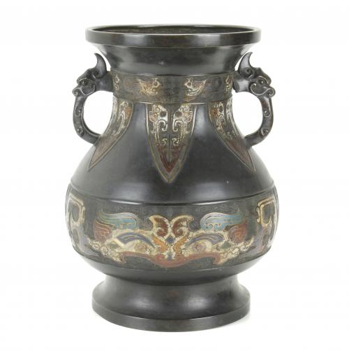 CHINESE VASE, QING DYNASTY, LATE 19TH CENTURY.