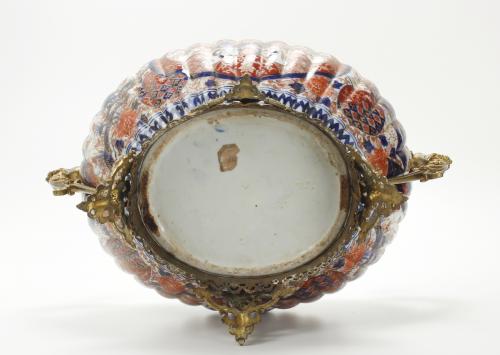 LARGE JAPANESE IMARI CENTREPIECE, LATE 19TH CENTURY-EARLY 2