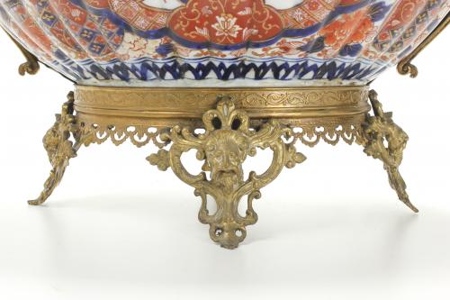 LARGE JAPANESE IMARI CENTREPIECE, LATE 19TH CENTURY-EARLY 2