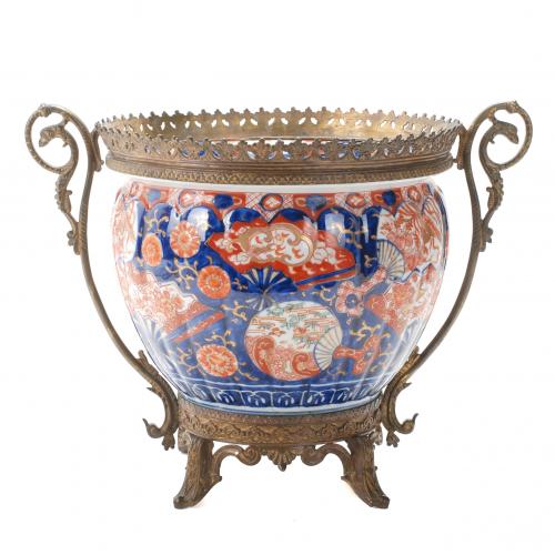 JAPANESE IMARI BOWL, 19TH CENTURY.