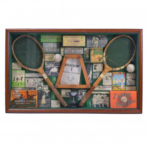 DECORATIVE FRAME WITH COLLECTION OF TENNIS-RELATED OBJECTS, SECOND HALF OF THE 20TH CENTURY. 