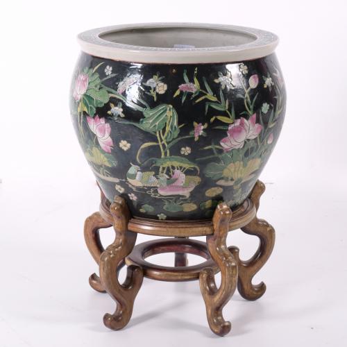 CHINESE PLANTER, MID 20TH CENTURY.