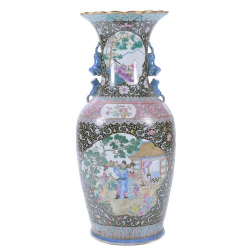 LARGE CHINESE VASE, MID 20TH CENTURY.