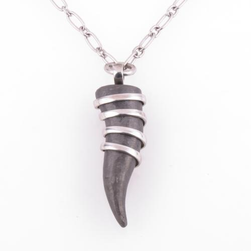 LONG NECKLACE WITH HORN PENDANT IN SILVER.