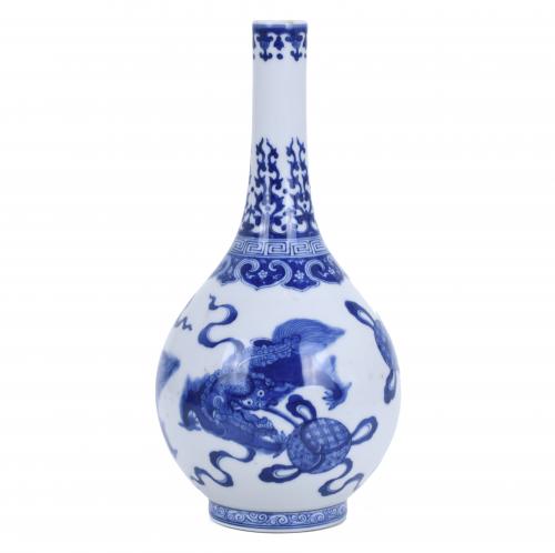 CHINESE TIANQIUPING VASE, QING DYNASTY, LATE 19TH CENTURY. 