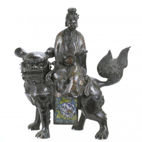 CHINESE FIGURE "GUANYIN SEATED ON A FO DOG", FIRST THIRD OF THE 20TH CENTURY.