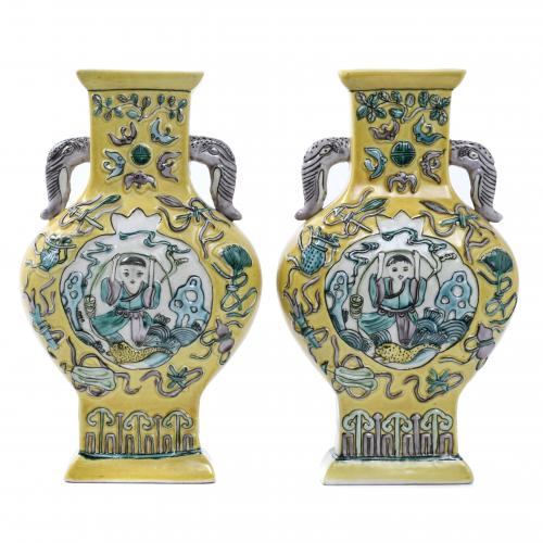 PAIR OF CHINESE "MOONFLASK" VASES, MID 20TH CENTURY. 