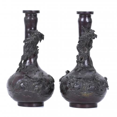 PAIR OF SMALL CHINESE VASES, LAST THIRD OF THE 20TH CENTURY.