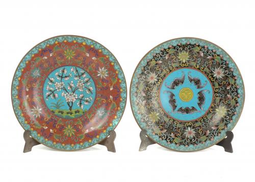 TWO CHINESE MING-STYLE DISHES, CIRCA 1920.